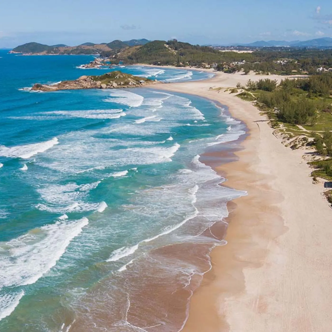 Praia da Ferrugem vista de drone
