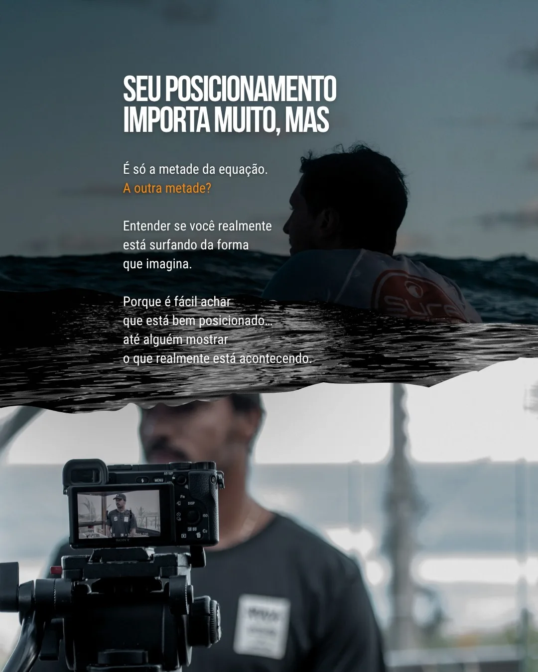 Surfista na água de costas e instrutor filmando a sessão com câmera no tripé
