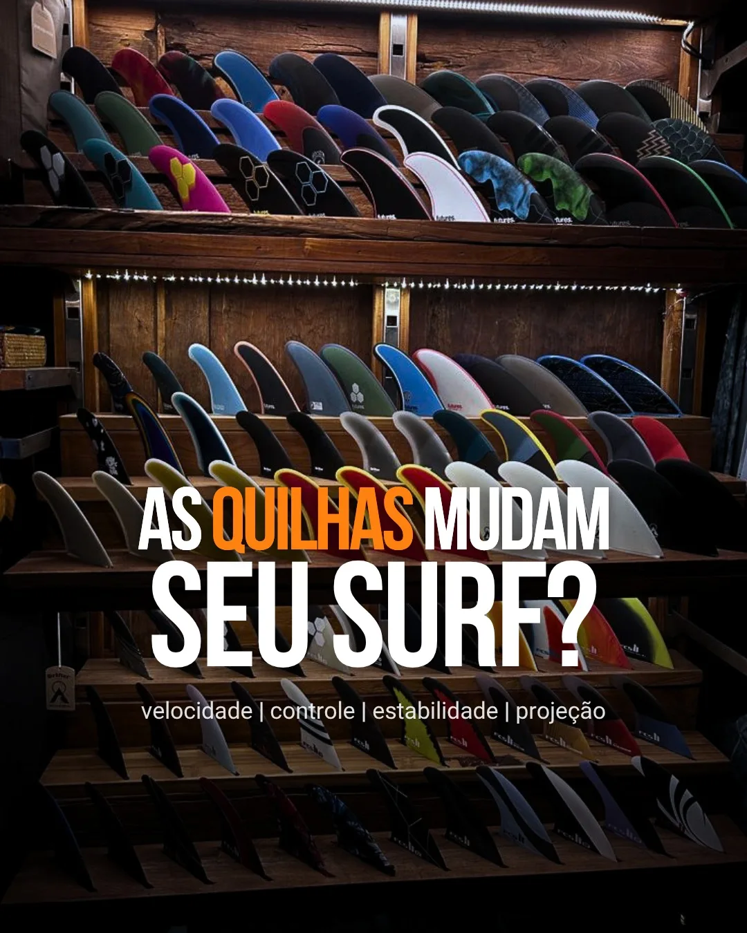 Prateleira de loja cheia de quilhas coloridas, com a pergunta As quilhas mudam seu surf
